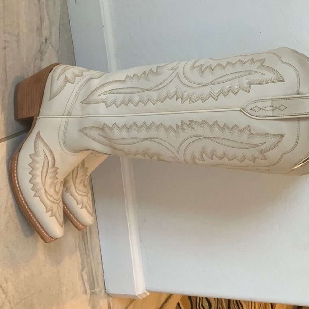 White tall Ariat boots perfect for that country wedding! Too large for me.